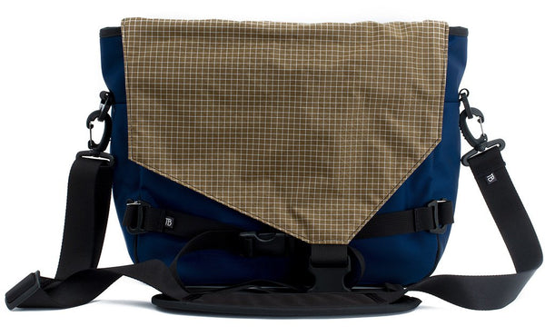 The Maker's Bag in Deep Blue (dark blue) 525 Ballistic with a Coyote (brown with white grid) 200 Halcyon interior.
